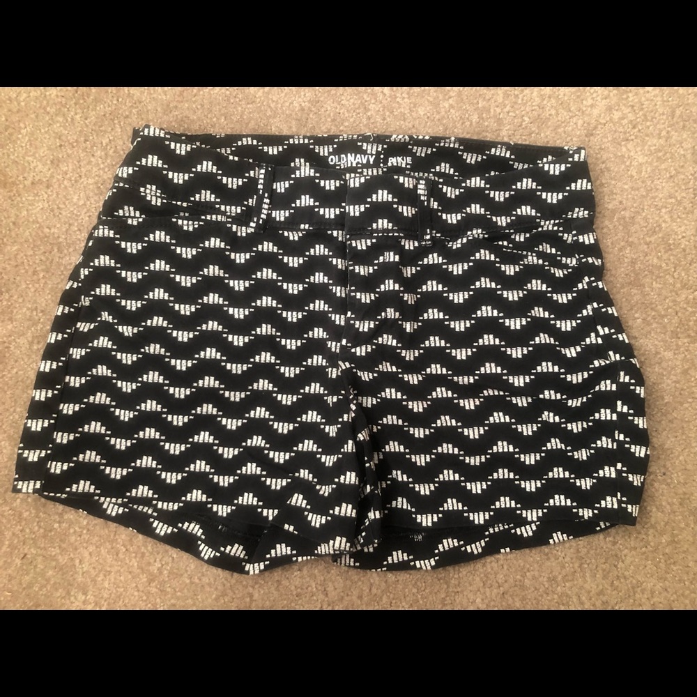 Black and white Old Navy size 0 short